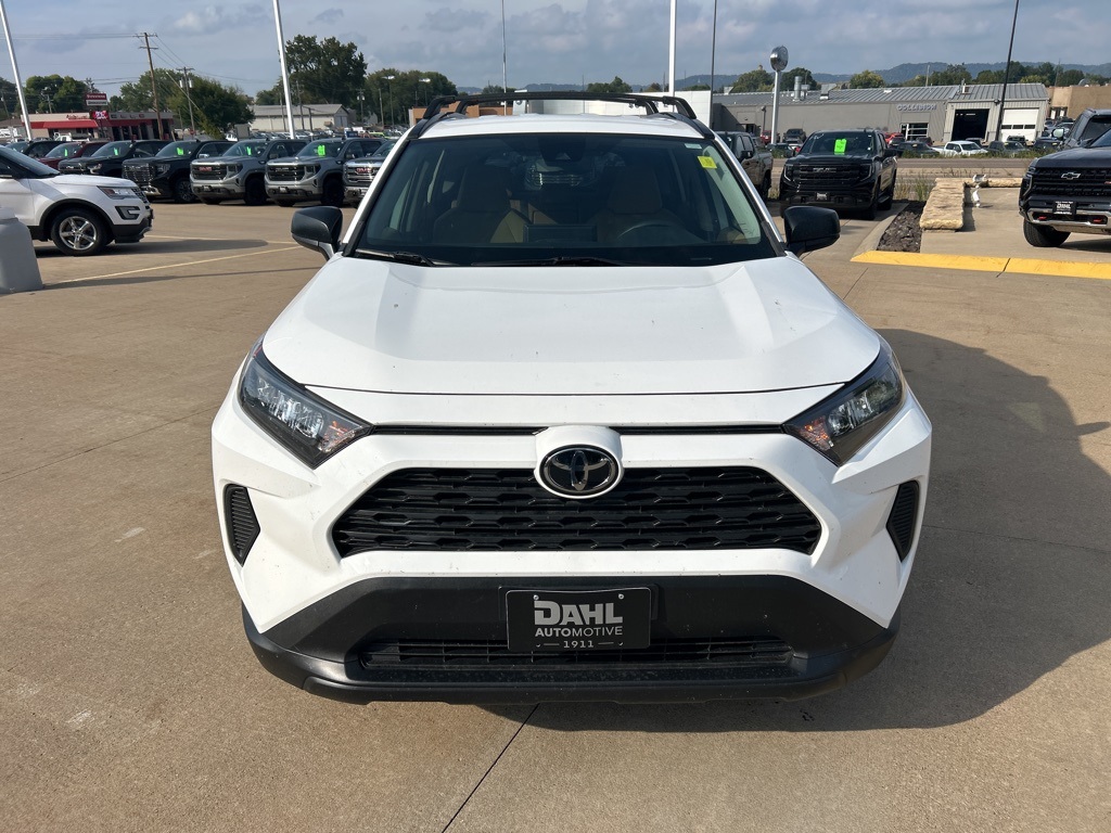 2021 Toyota RAV4 LE photo 4
