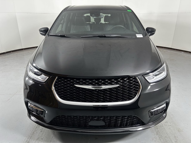 2026 Chrysler Pacifica photo 2