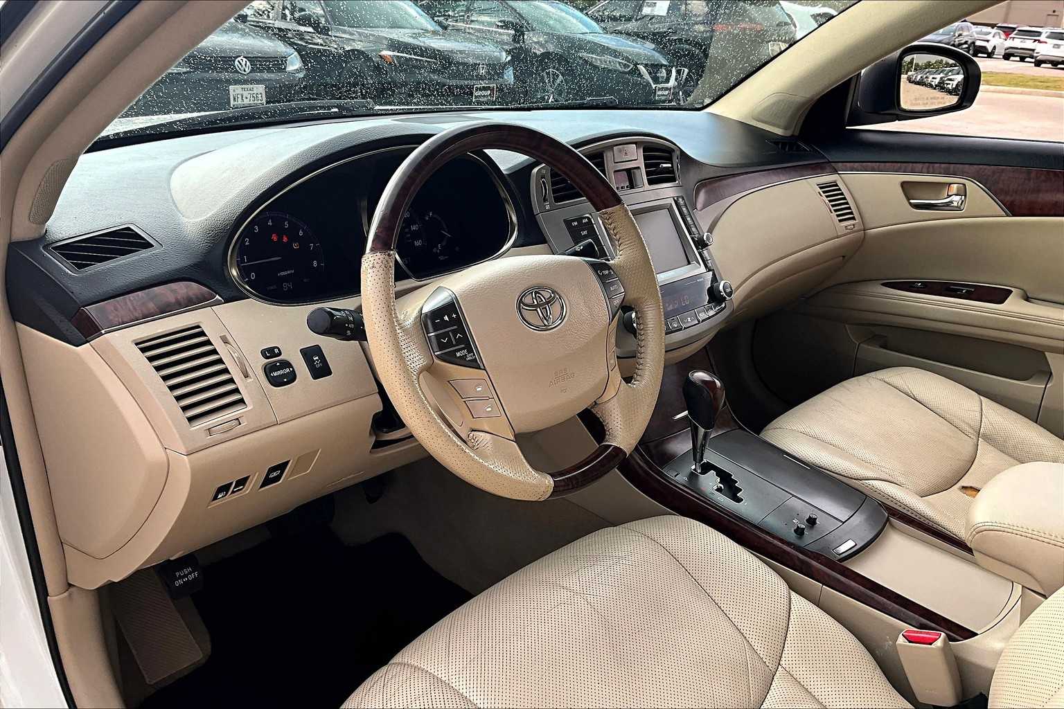 2011 Toyota Avalon Limited photo 16