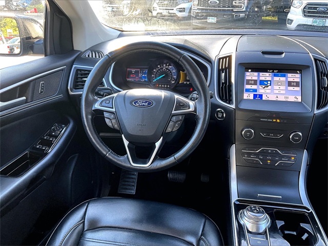 2019 Ford Edge SEL photo 2