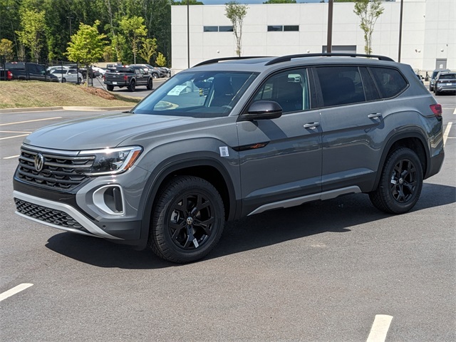 2025 Volkswagen Atlas Peak Edition SE photo 4