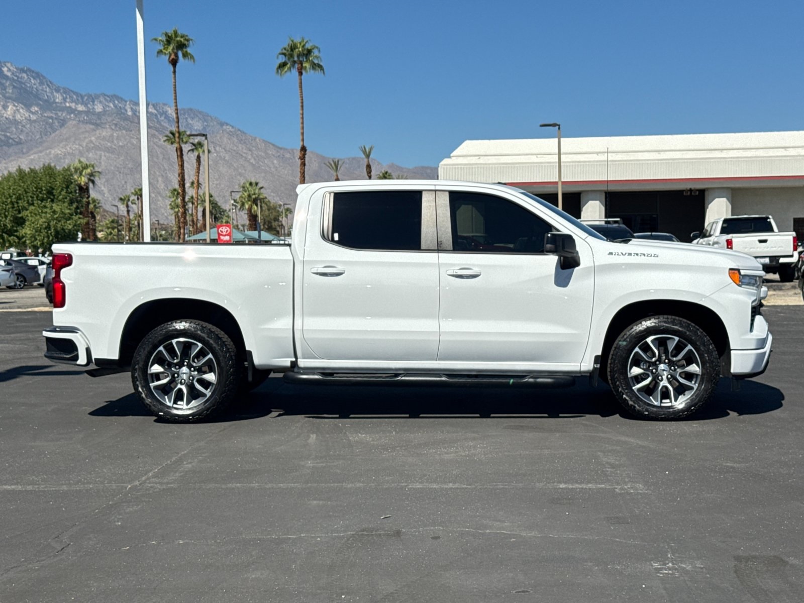 2023 Chevrolet Silverado 1500 RST photo 2