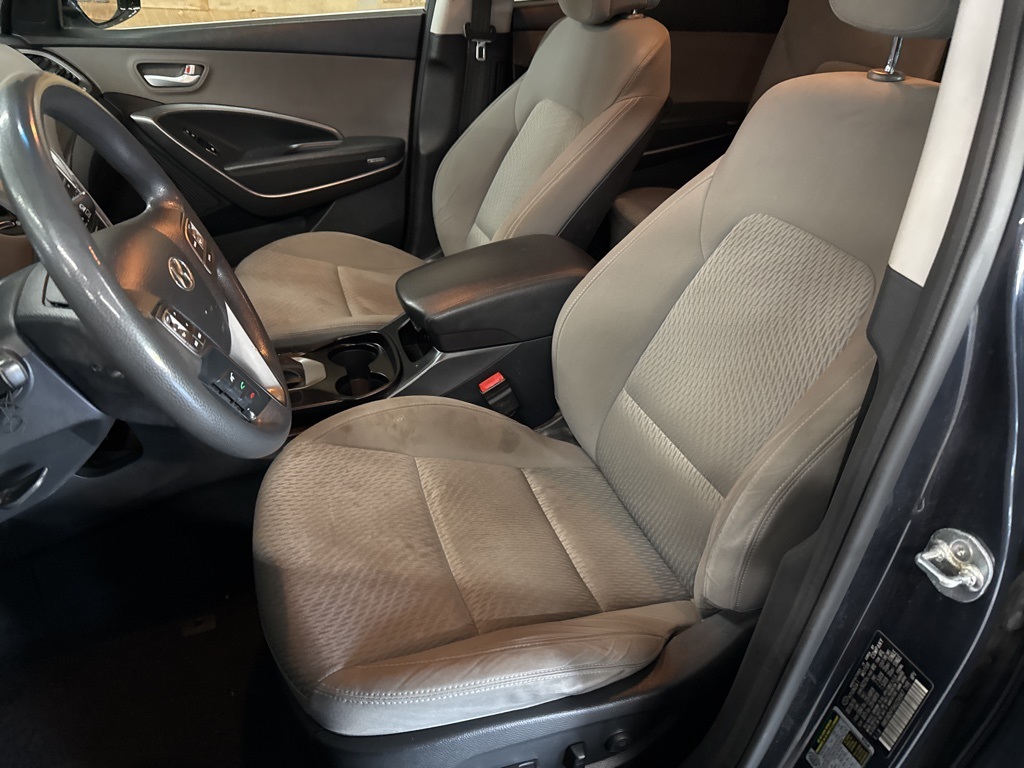 2017 Hyundai Santa Fe SE photo 4