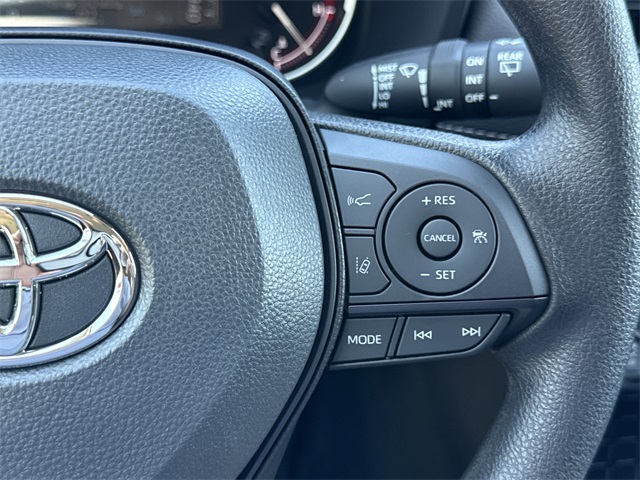 2025 Toyota RAV4 XLE photo 18