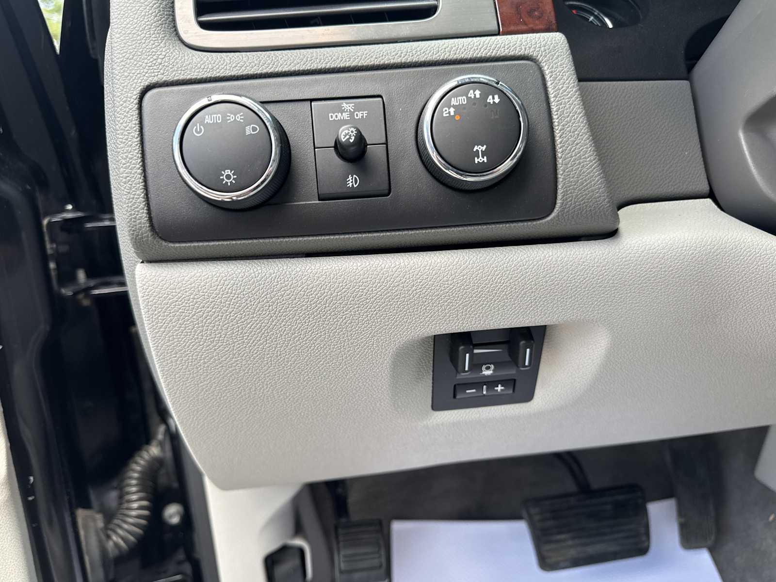 2011 Chevrolet Tahoe LT photo 14