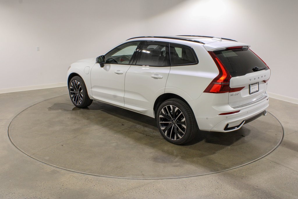 2026 Volvo XC60 Hybrid T8 photo 2