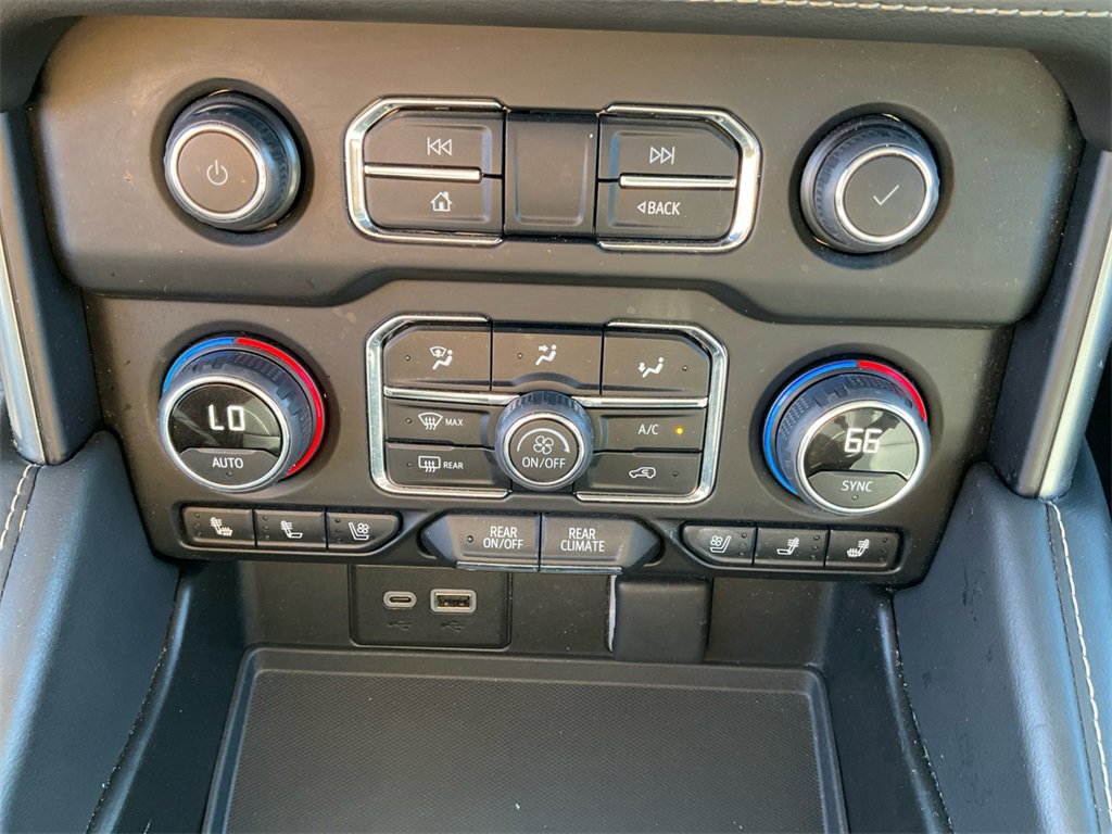 2023 Chevrolet Suburban Premier photo 20