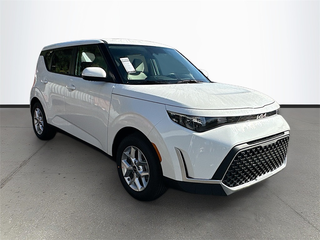 2025 Kia Soul LX's photo