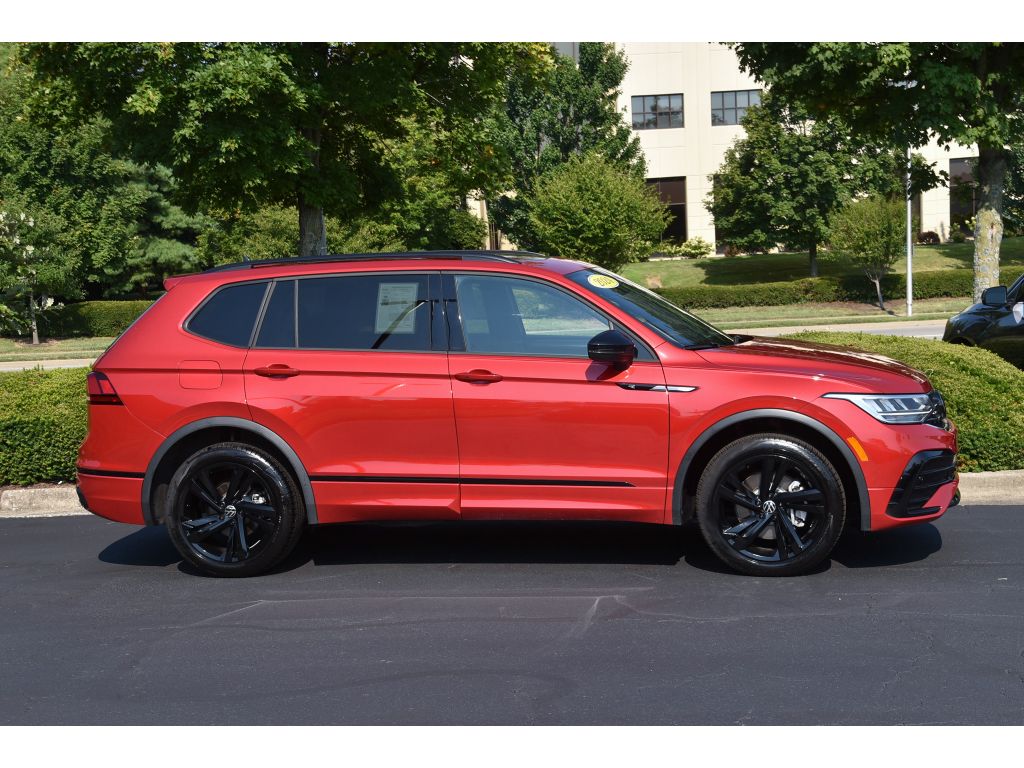 2024 Volkswagen Tiguan SE R-Line Black photo 3