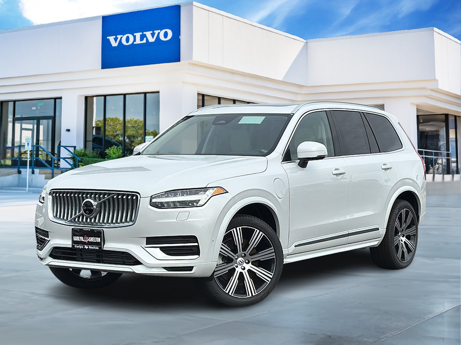 New 2025 Crystal White Volvo T8 Plus 7-Seater image 1