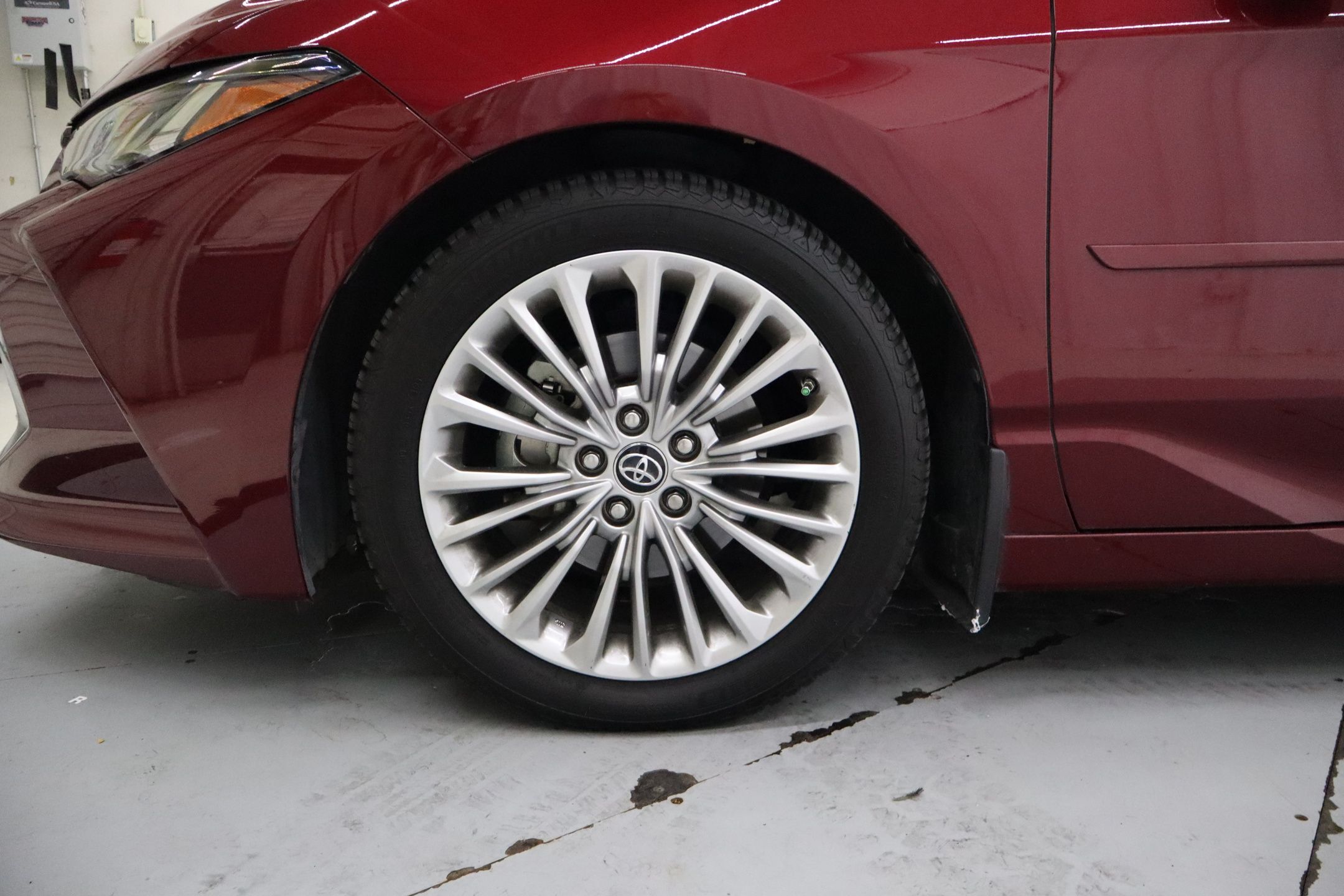 2019 Toyota Avalon Limited photo 10