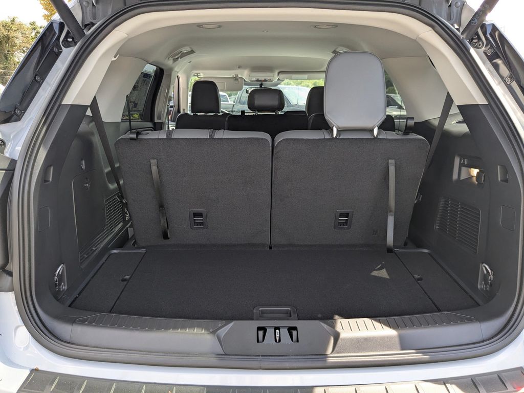 2025 Ford Explorer photo 13