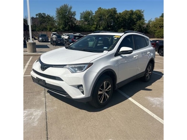 2017 Toyota RAV4 XLE photo 3