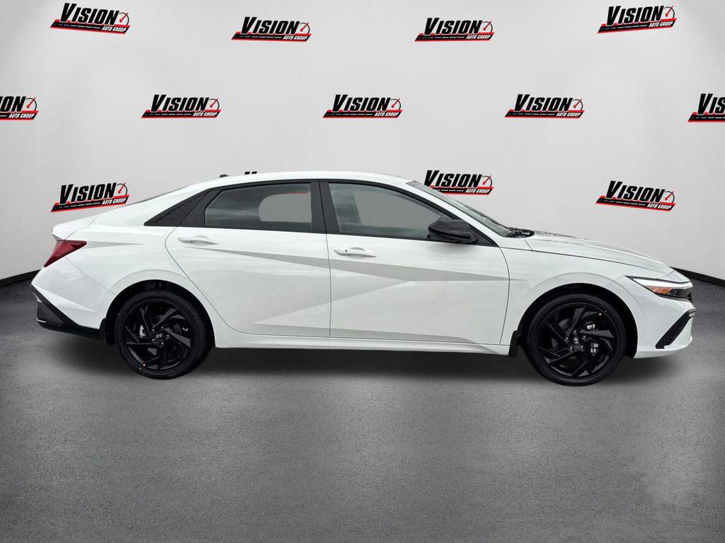 2026 Hyundai Elantra Hybrid SEL Sport photo 4