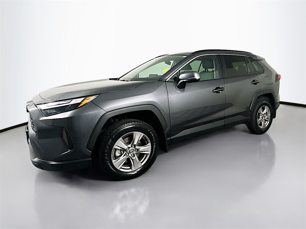 2022 Toyota RAV4 XLE photo 5