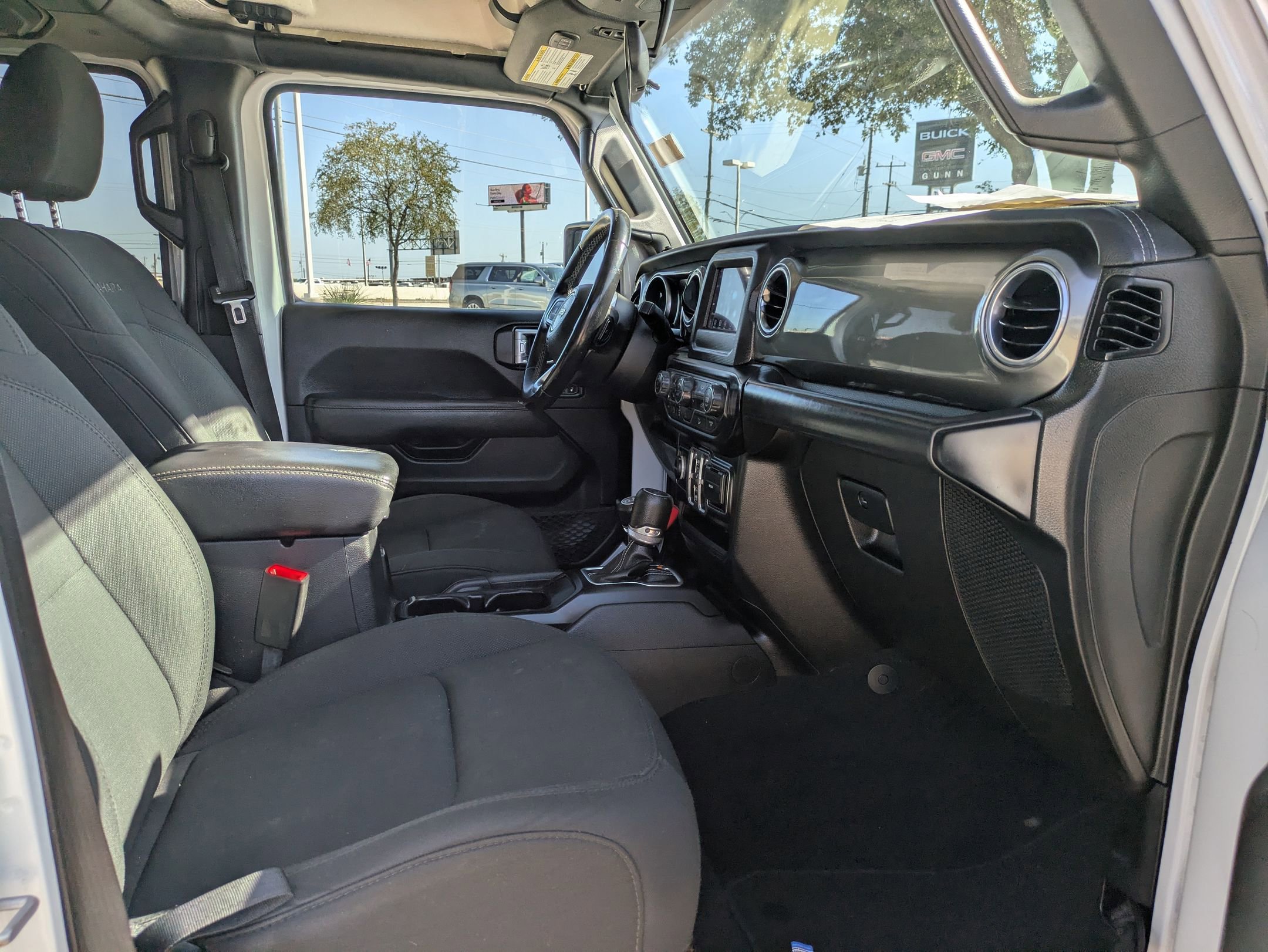 2019 Jeep Wrangler Unlimited Sahara photo 26