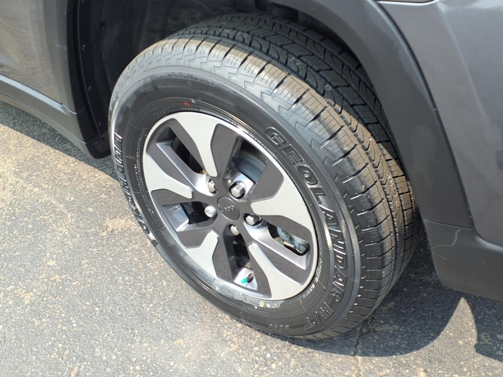 2022 Jeep Cherokee Base Limited photo 9