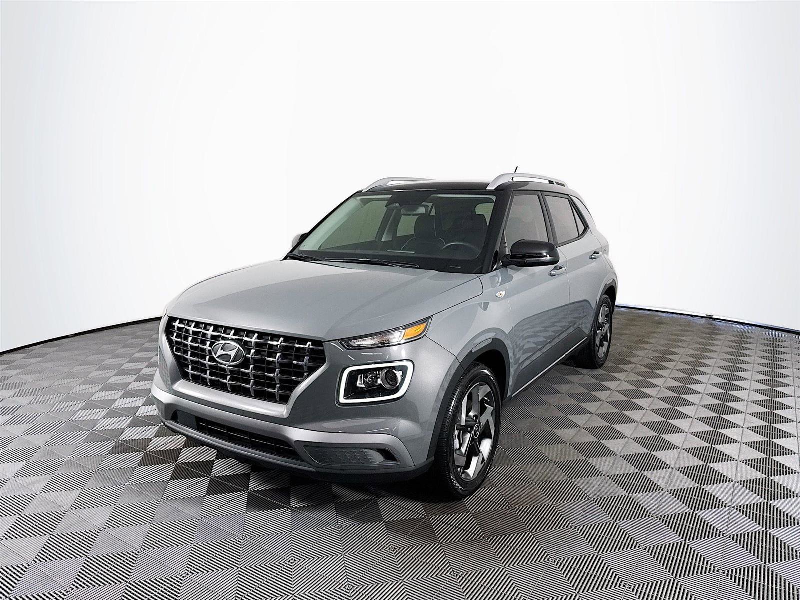 2023 Hyundai Venue Limited photo 3