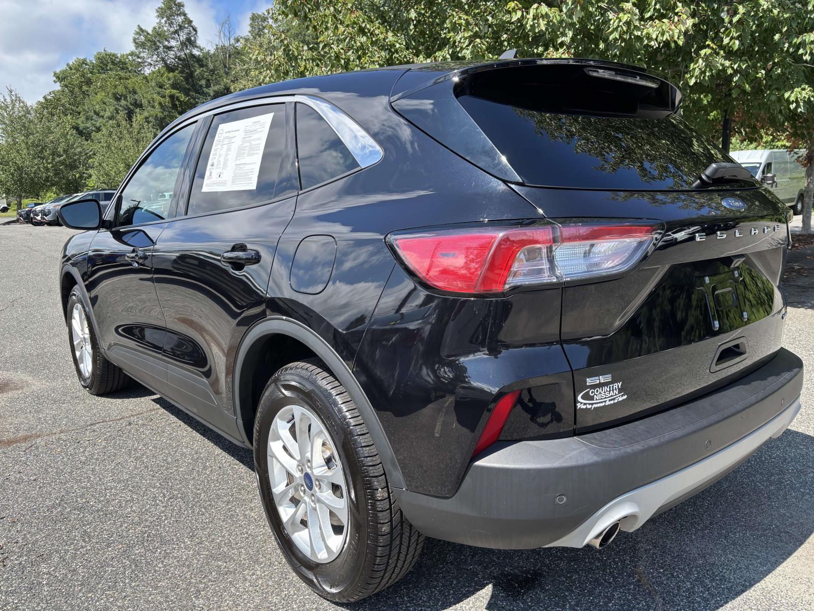 2021 Ford Escape SE photo 3