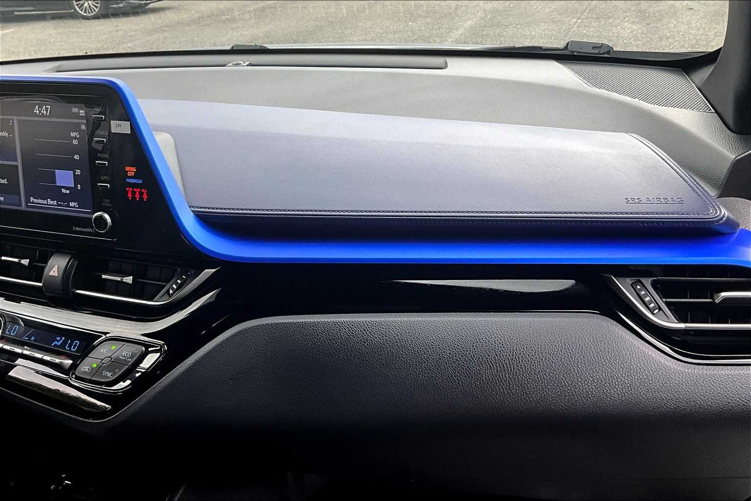2021 Toyota C-HR XLE photo 17