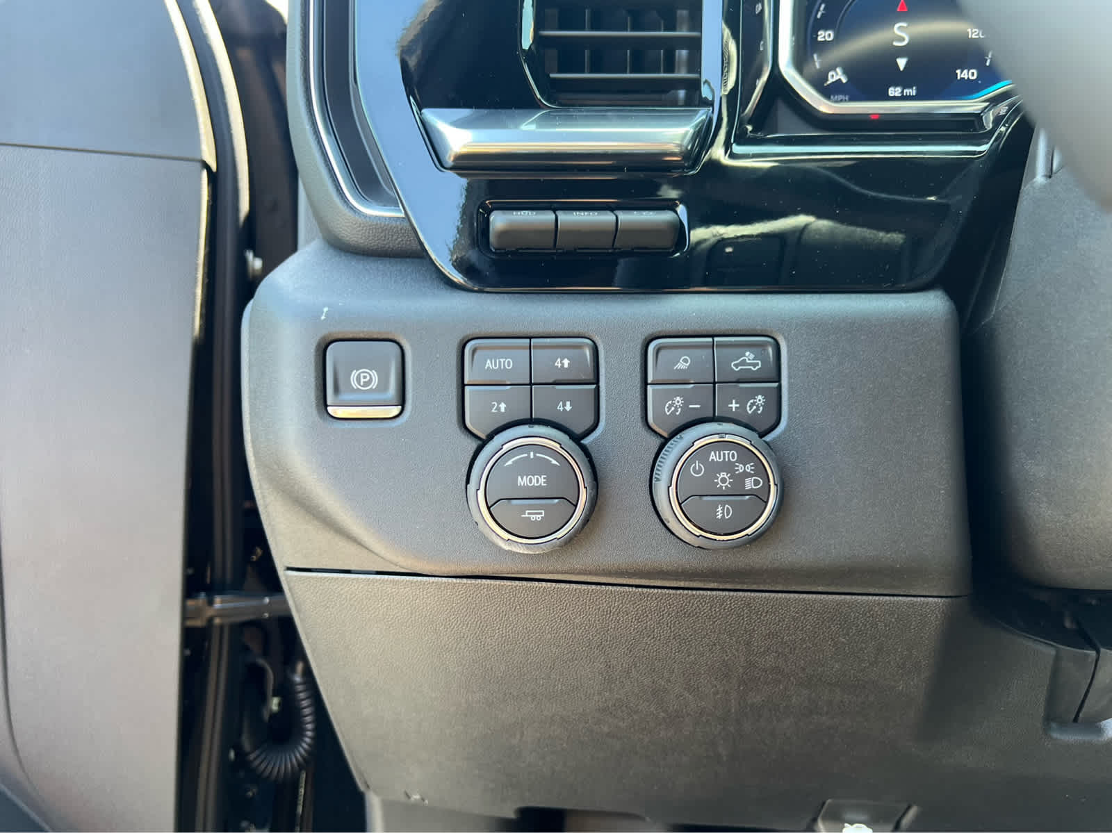 2025 Chevrolet Silverado 2500HD High Country photo 17