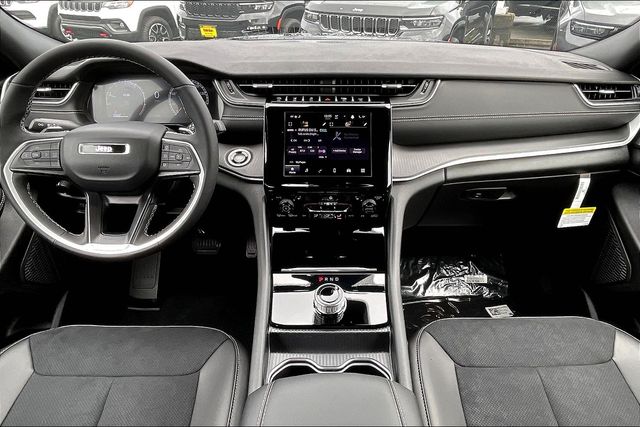 2025 Jeep Grand Cherokee Altitude X photo 4