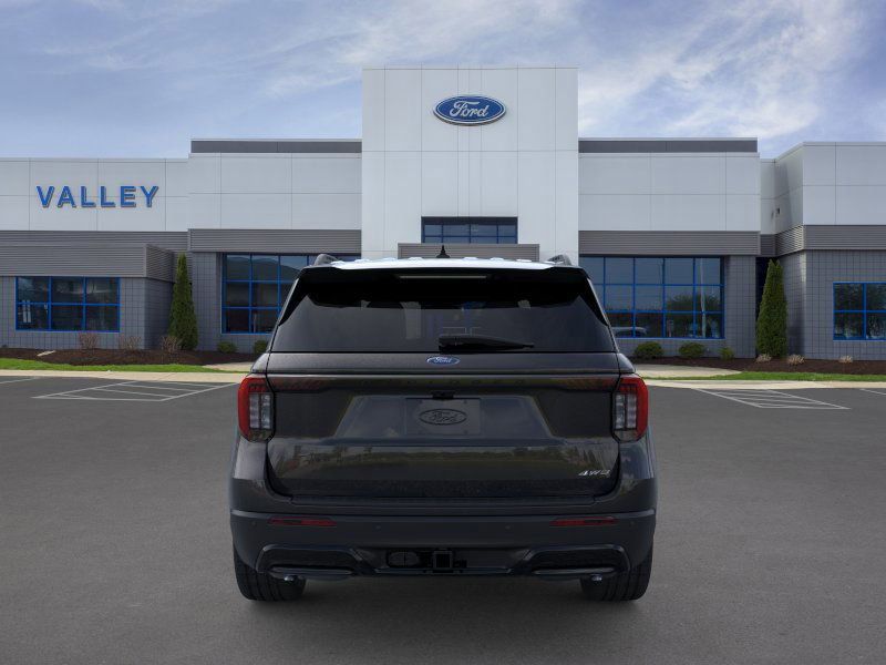 2025 Ford Explorer ST-Line photo 2