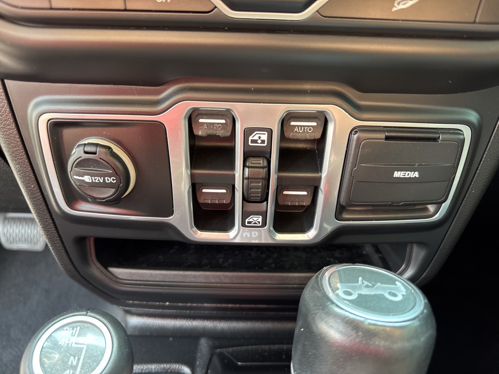 2018 Jeep Wrangler Unlimited Sahara photo 39