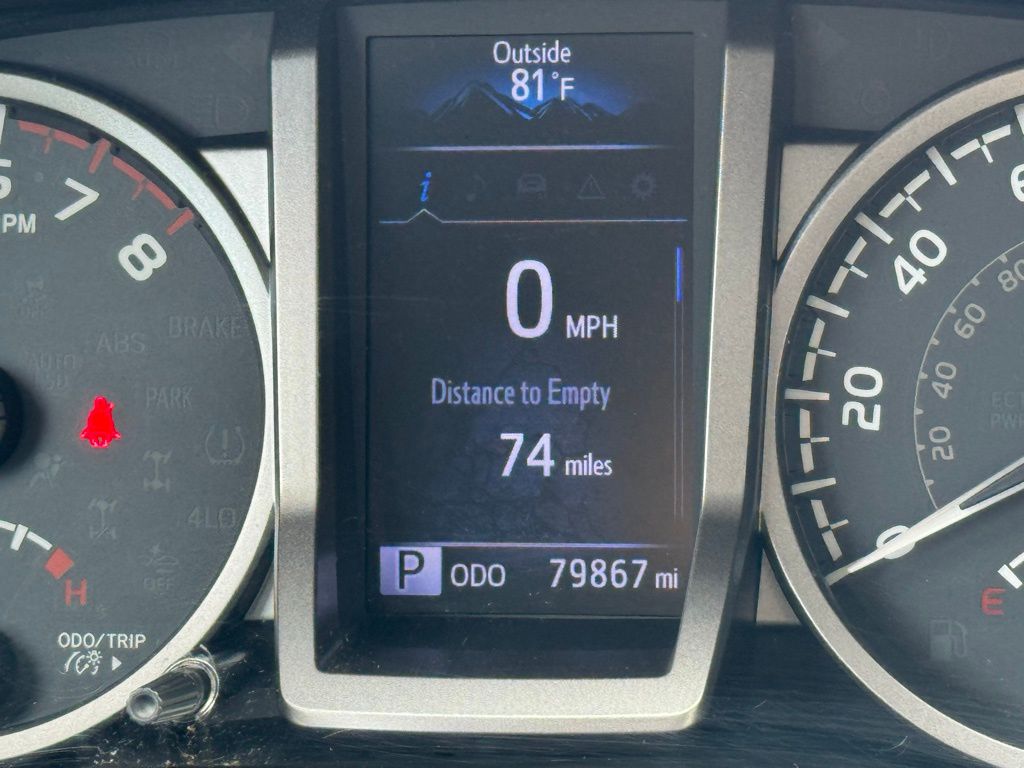 2018 Toyota Tacoma SR5 photo 2