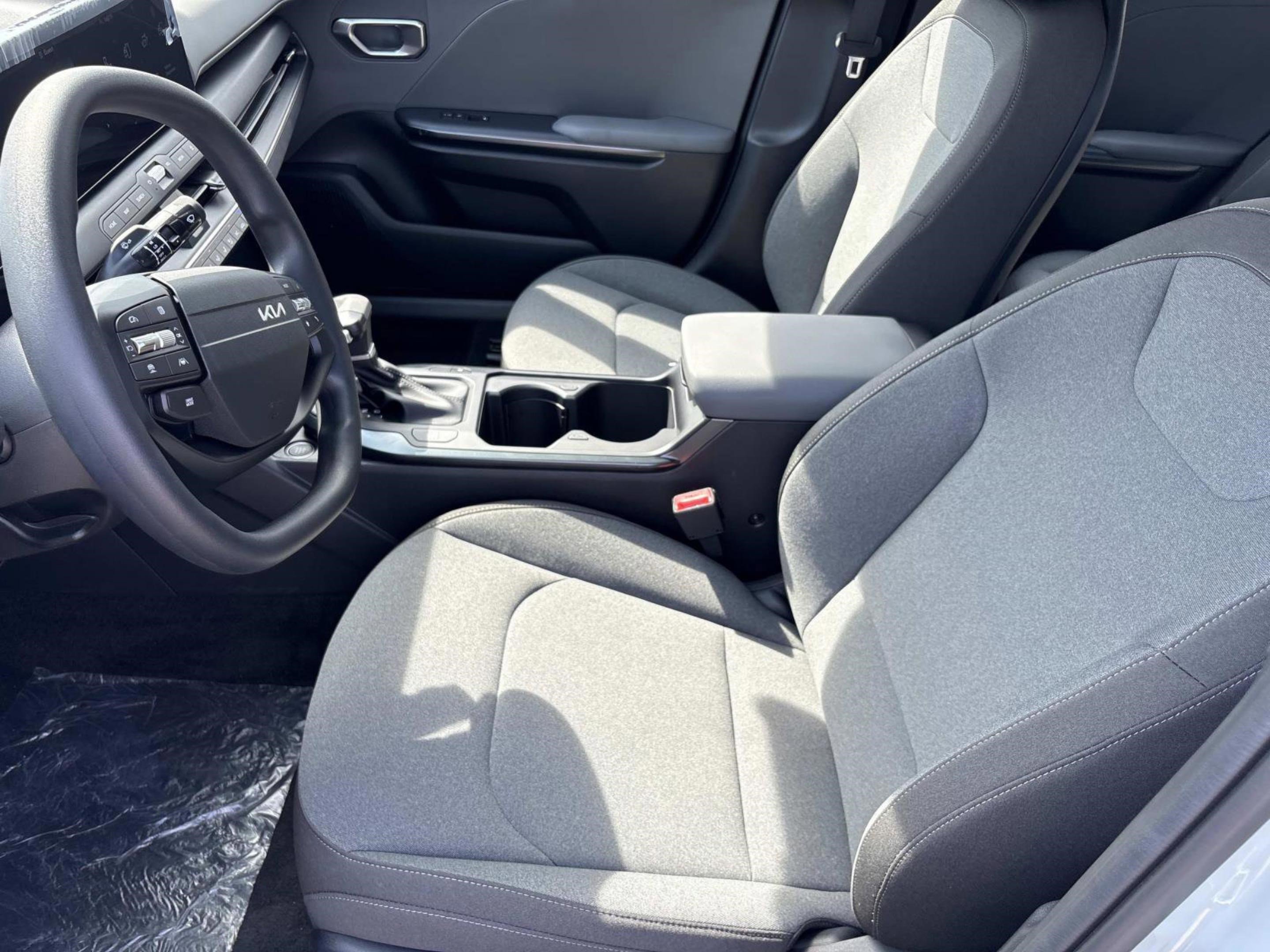 2025 Kia K4 LXS photo 18