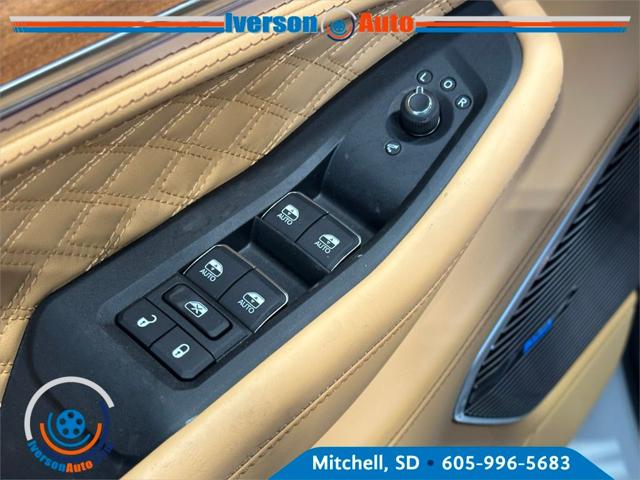 2025 Jeep Grand Cherokee Summit Reserve photo 4