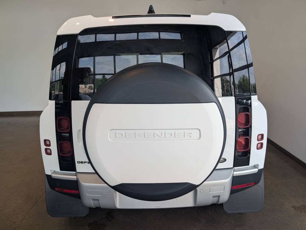 2020 Land Rover Defender 110 photo 4
