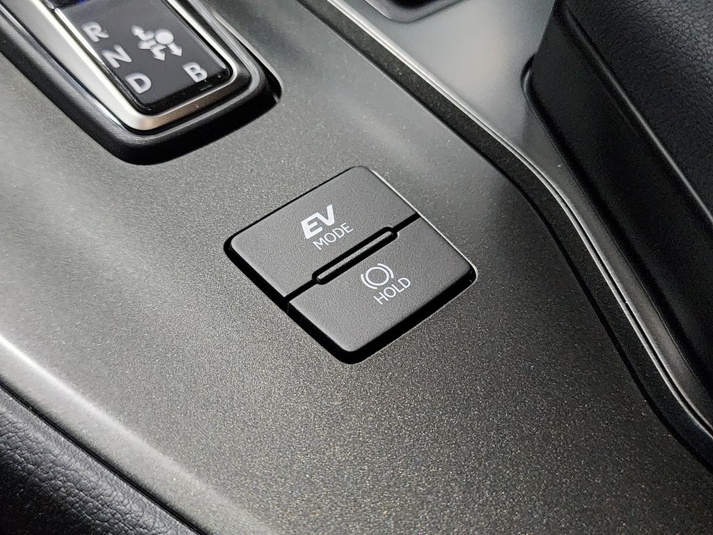 2025 Lexus UX photo 21