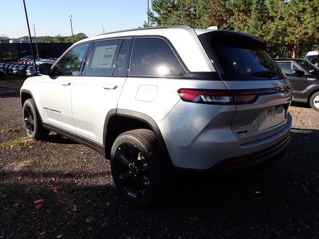 2025 Jeep Grand Cherokee Altitude X photo 2