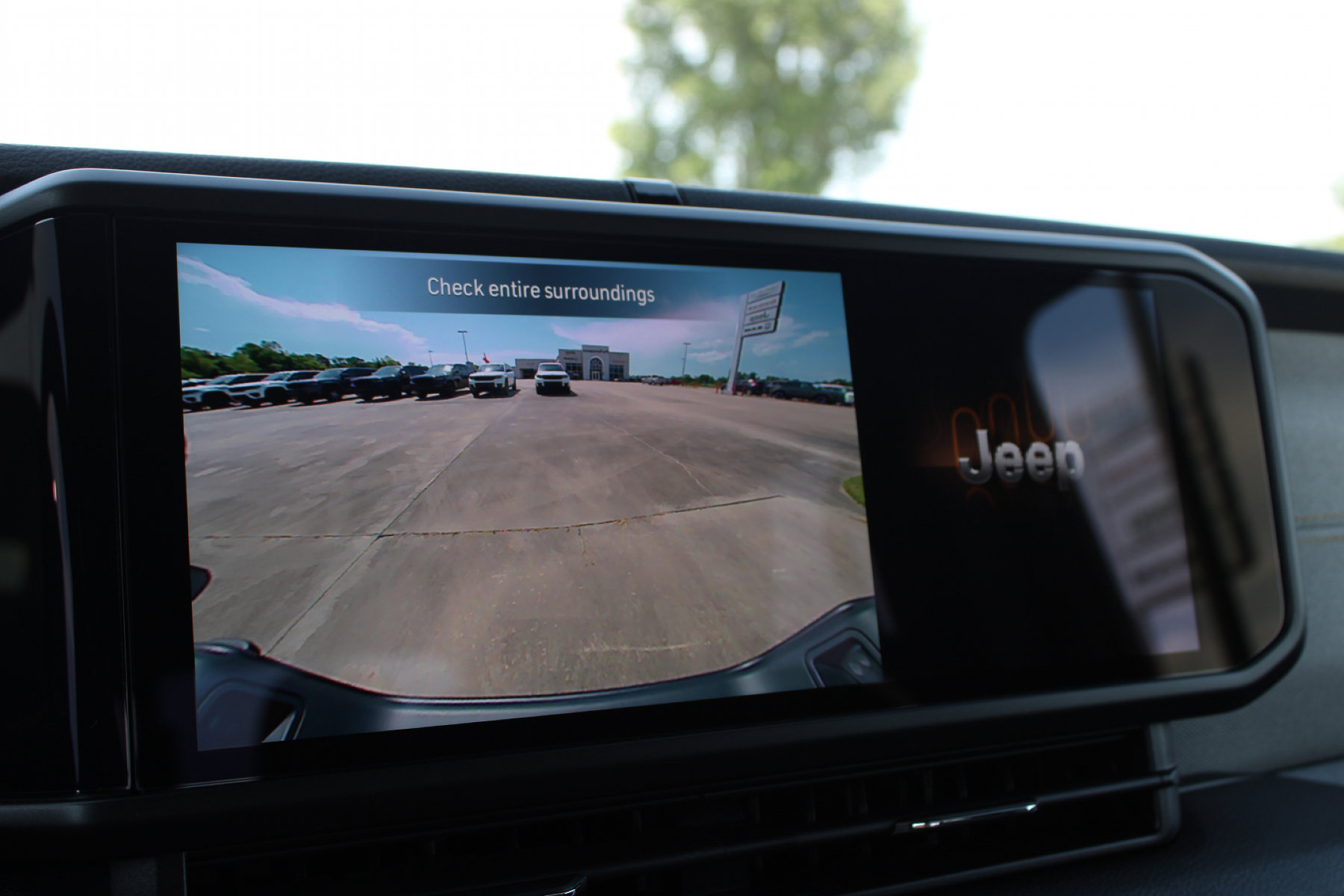 2025 Jeep Gladiator Sport S photo 2