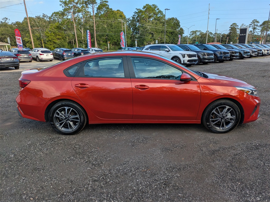 2023 Kia Forte LXS photo 2