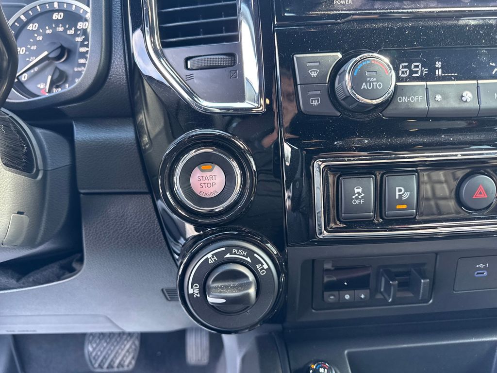 2024 Nissan Titan Platinum Reserve photo 19