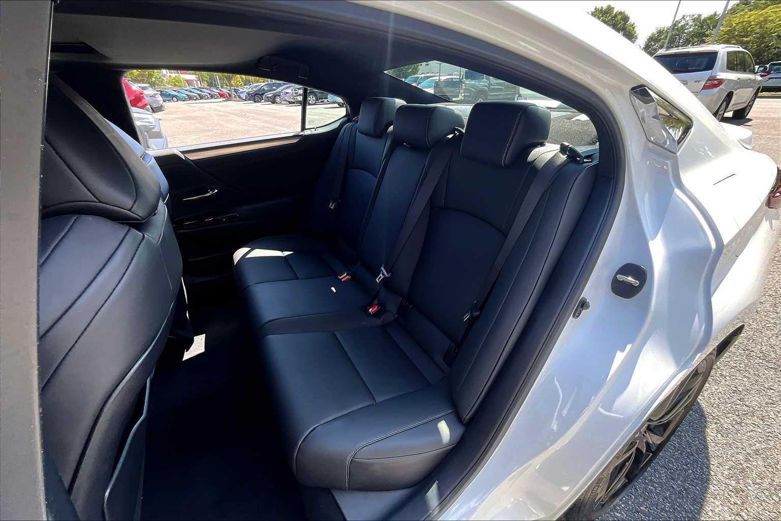 2024 Lexus ES 350 F SPORT Handling photo 19