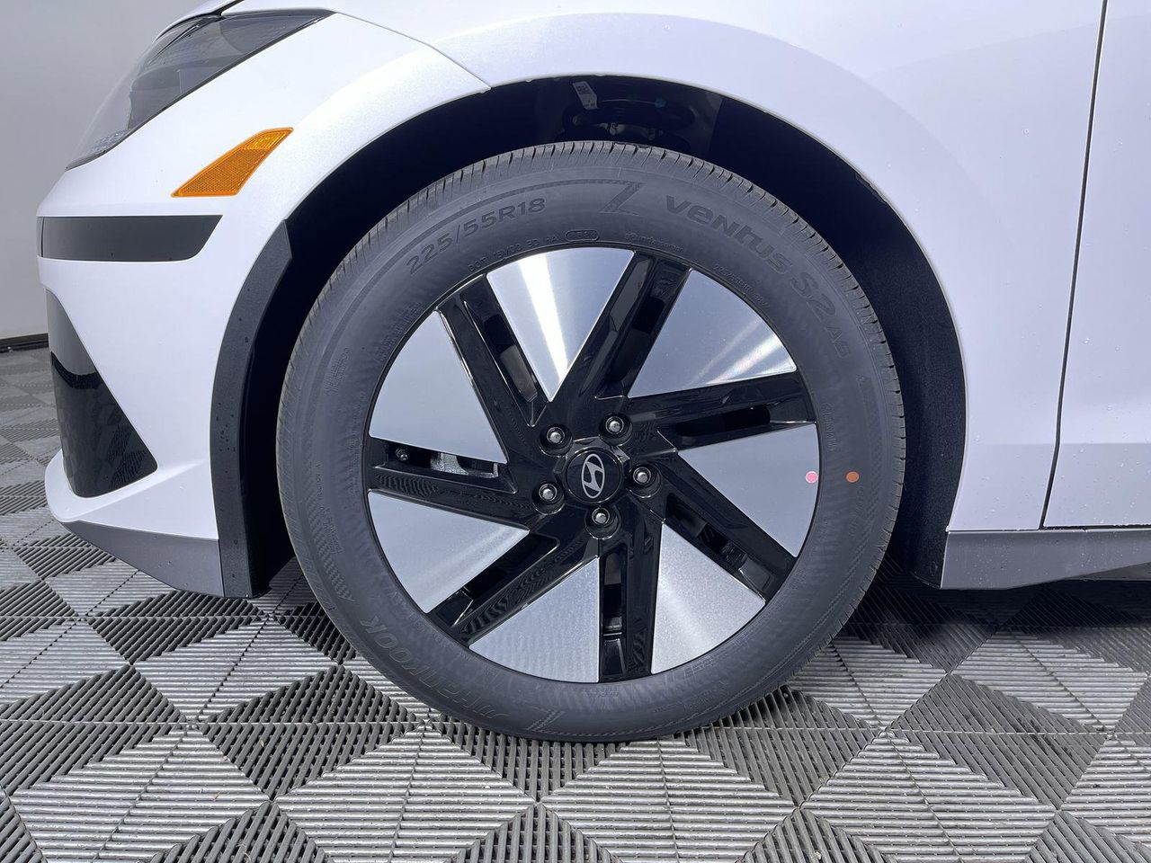 2025 Hyundai Ioniq 6 SE photo 9