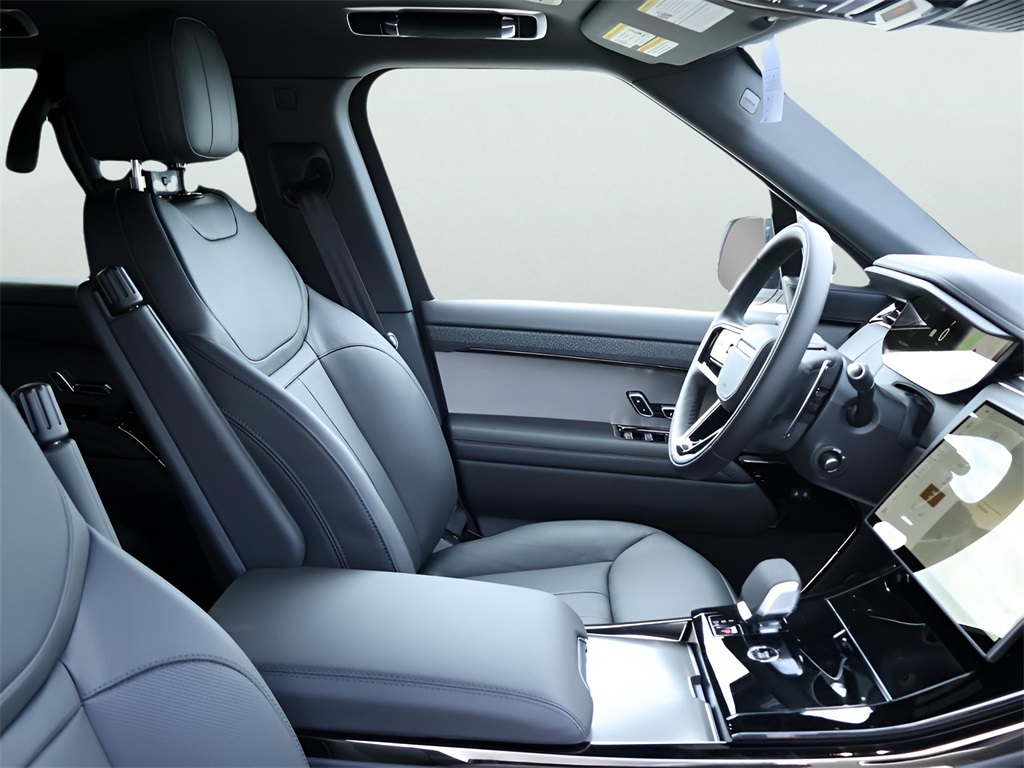 2025 Land Rover Range Rover Sport SE photo 8