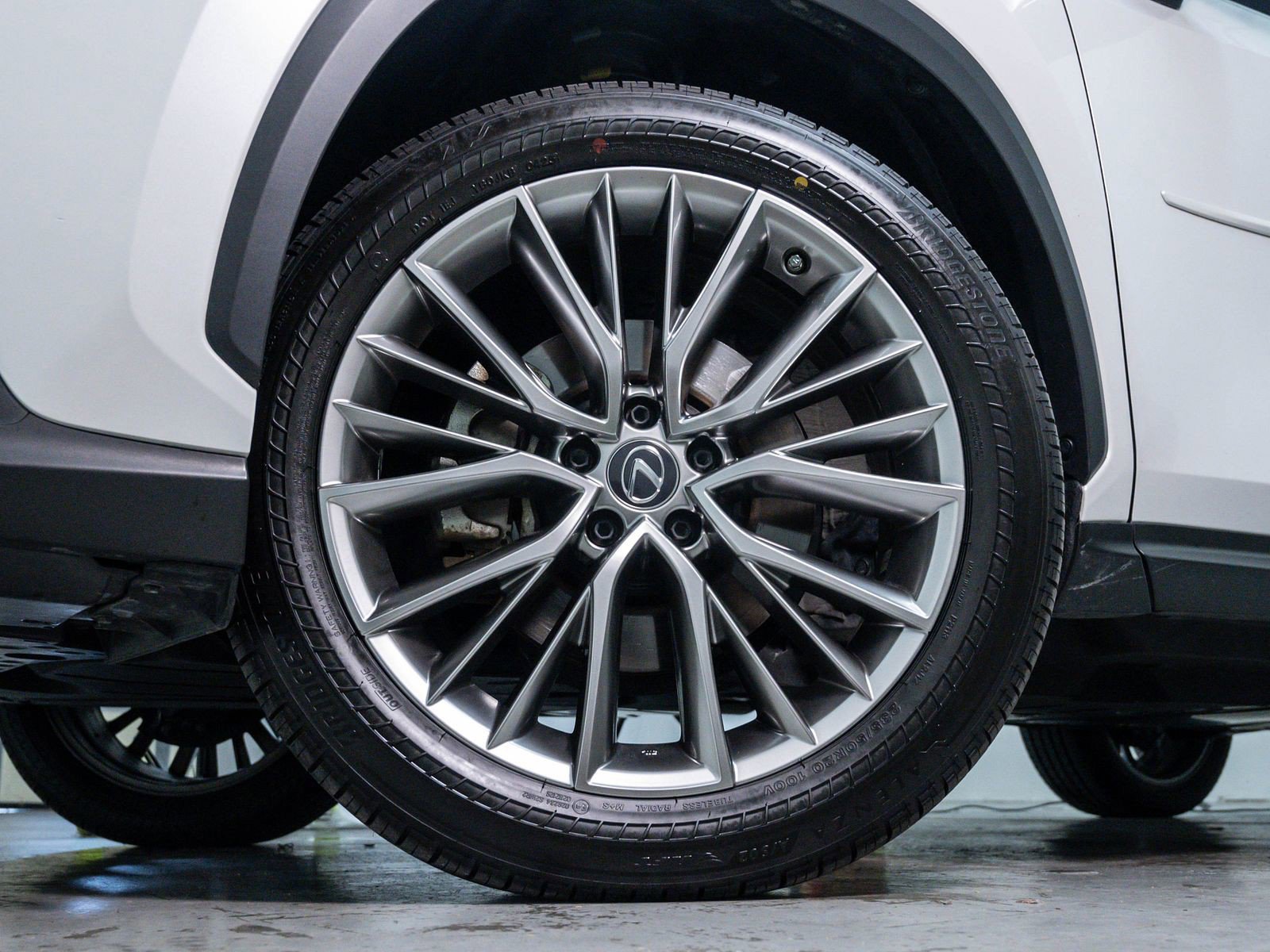 2022 Lexus NX 350h Premium AWD photo 4