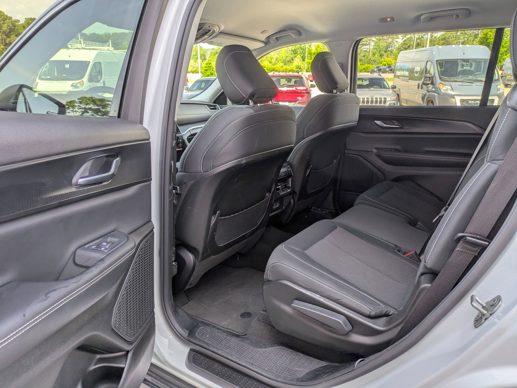 2023 Jeep Grand Cherokee Laredo photo 32
