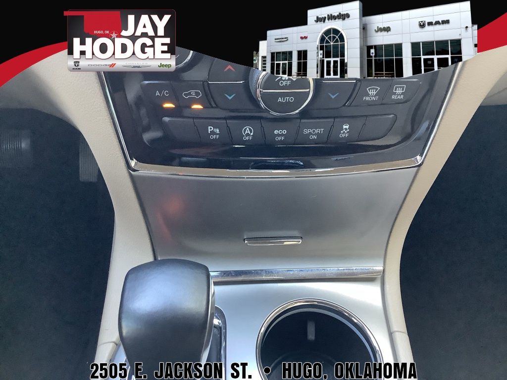 2022 Jeep Cherokee Laredo photo 17