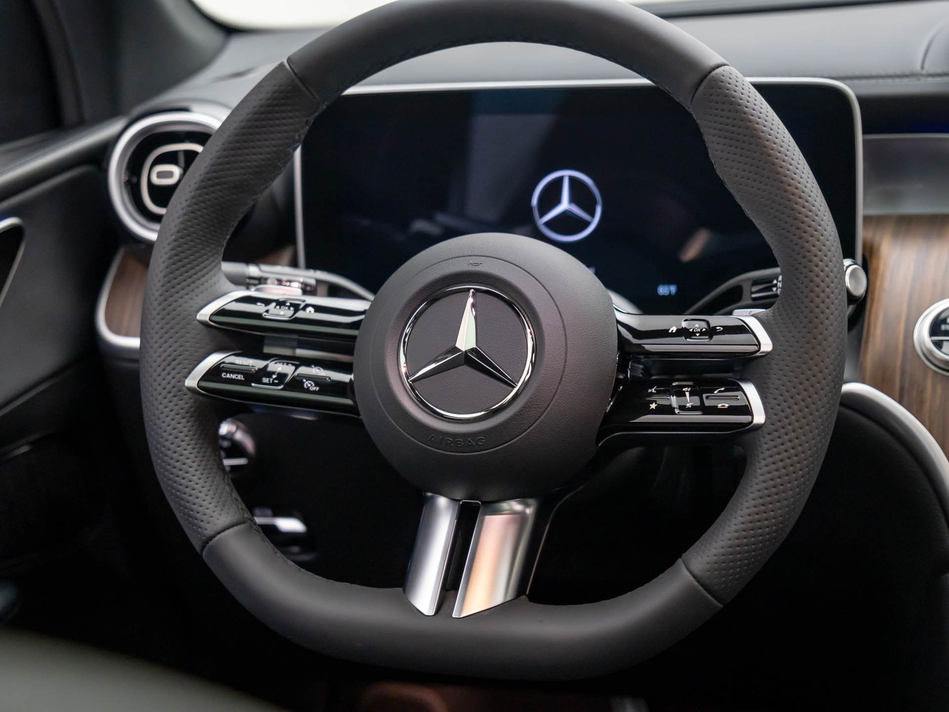 2025 Mercedes Benz GLC 300 4MATIC photo 9