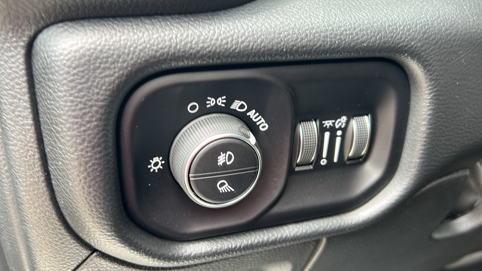 2022 Ram 1500 Laramie photo 17