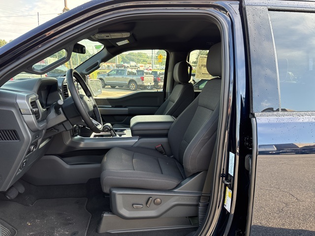 2025 Ford F-150 XLT photo 14