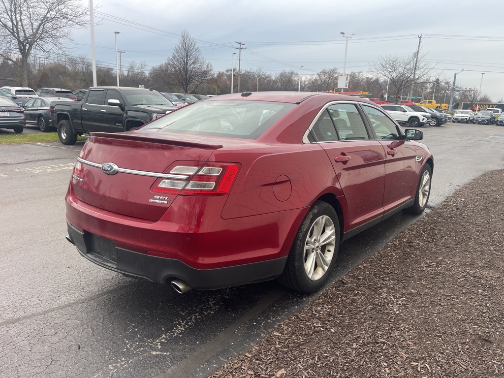 2015 Ford Taurus SEL photo 3