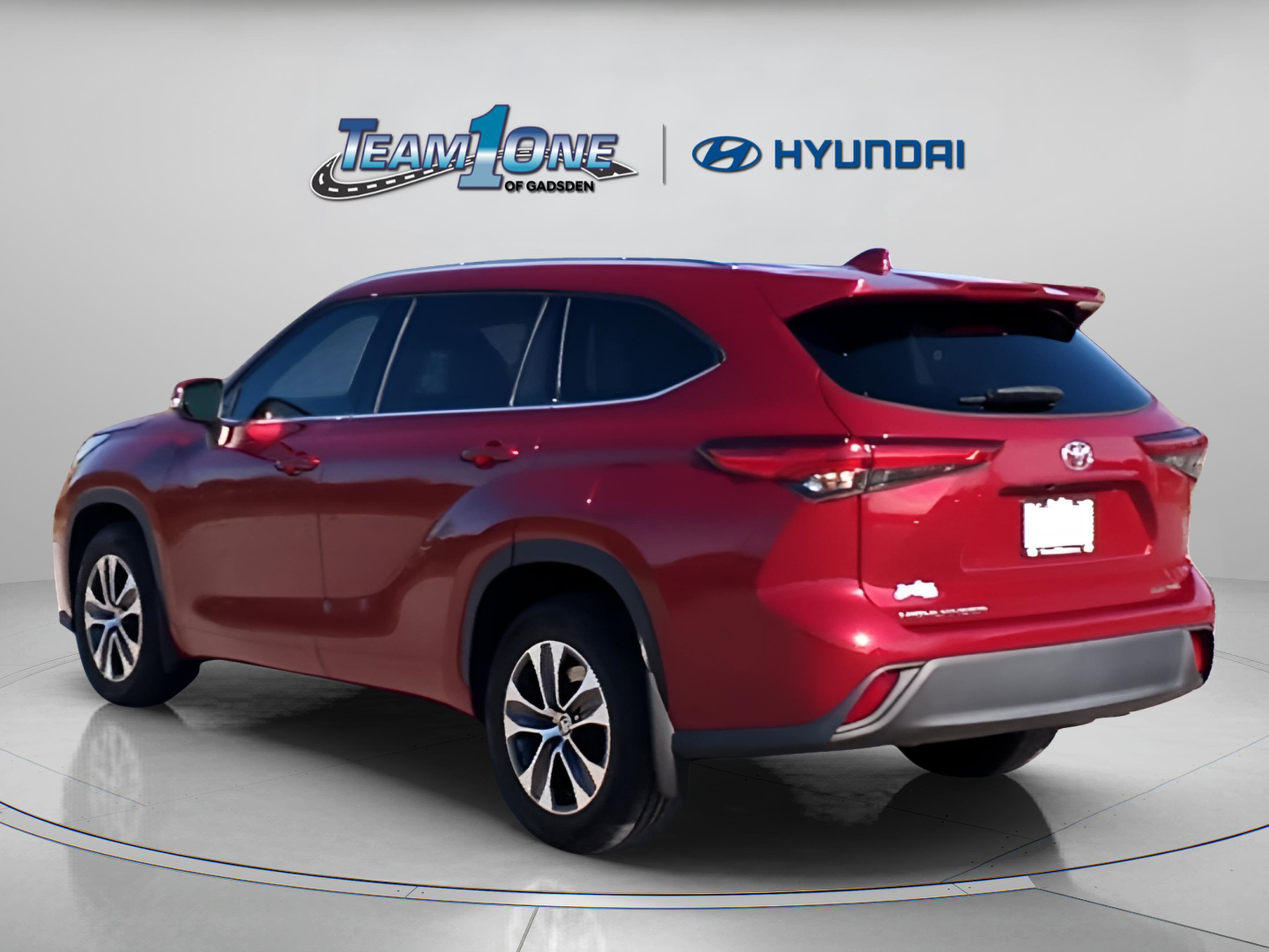 2021 Toyota Highlander XLE photo 4