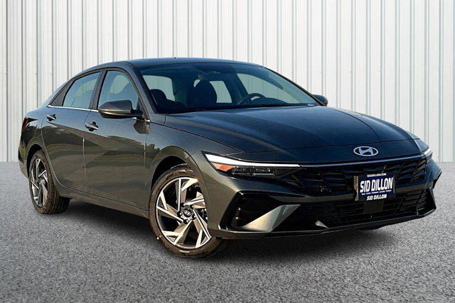 2025 Hyundai Elantra SEL Convenience photo 2