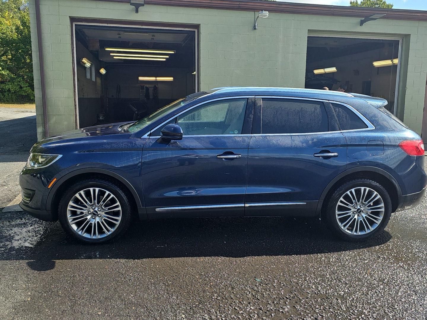 2017 Lincoln MKX Reserve photo 3